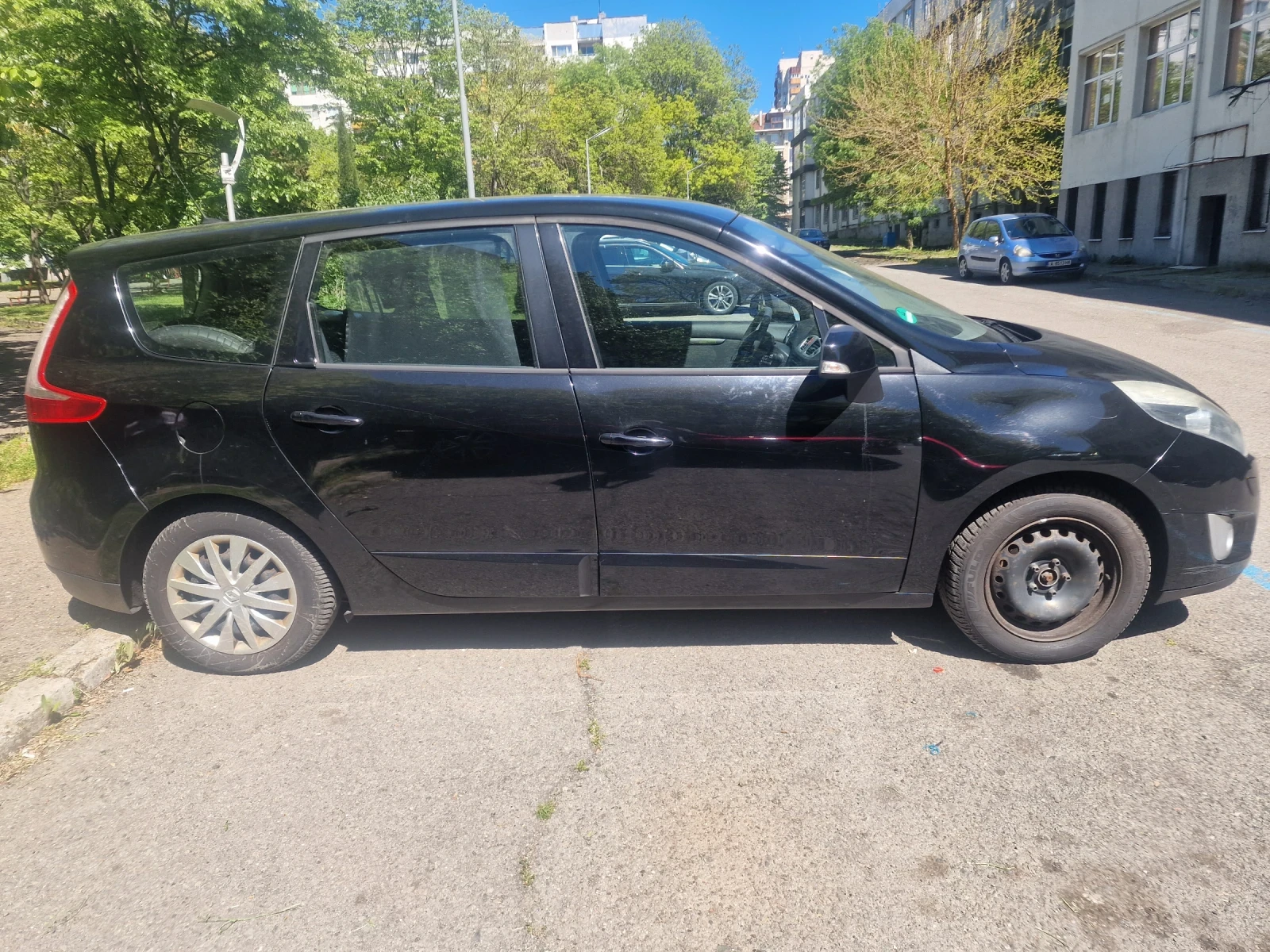 Renault Grand scenic 1.9 dCi 131 к.с. 7 места - изображение 7