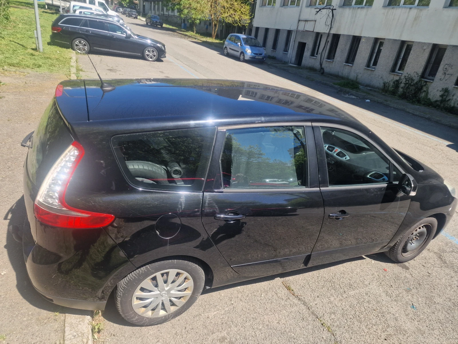 Renault Grand scenic 1.9 dCi 131 к.с. 7 места - изображение 8