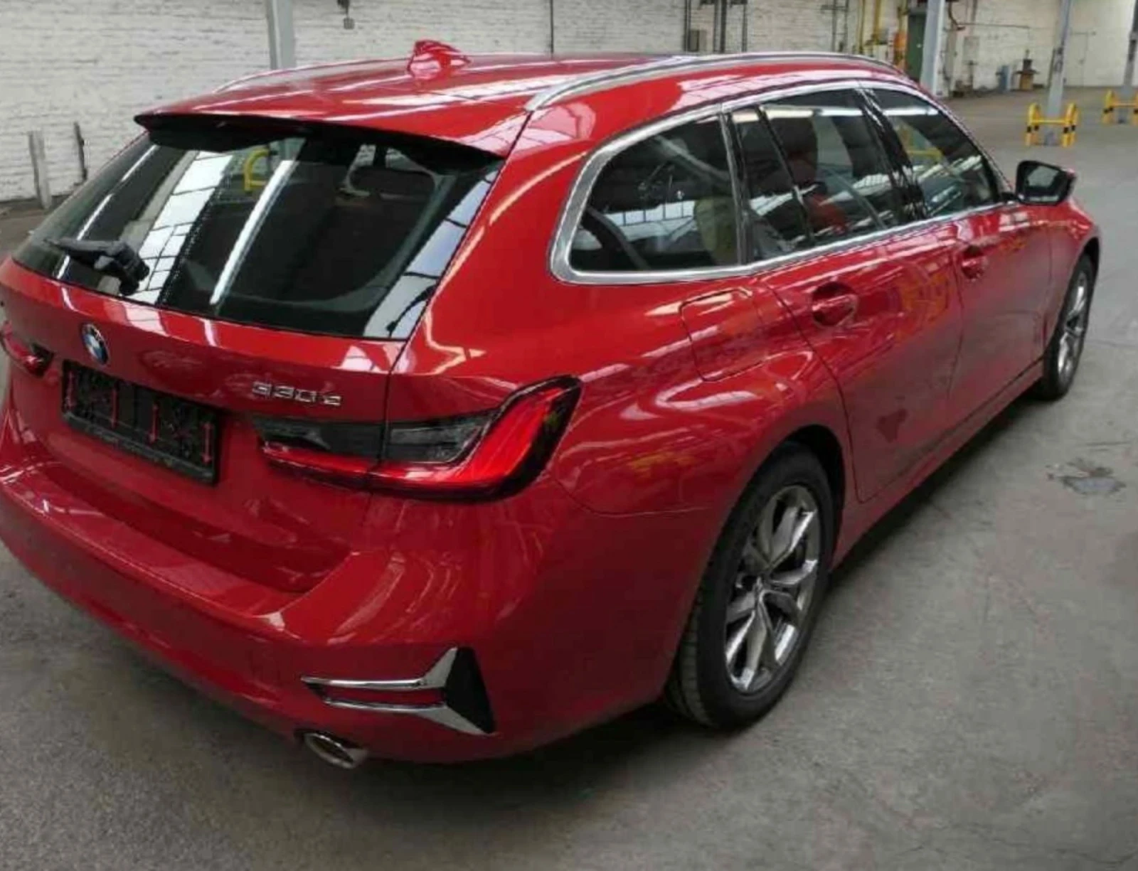 BMW 330 e xDrive Touring.Kamera.Navi.Led.Hybrid - изображение 4