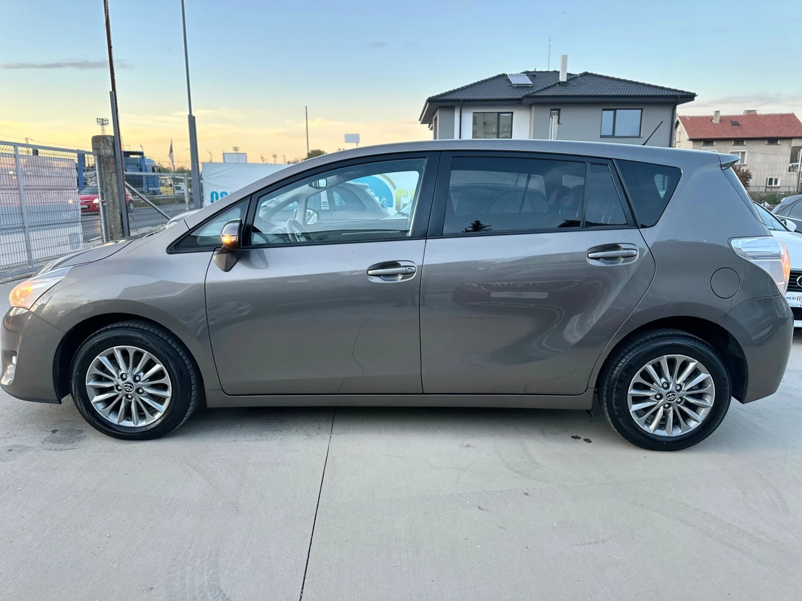 Toyota Verso 1.6d4d EURO 6b Панорама!Камера!Нави!Кожа! - изображение 7