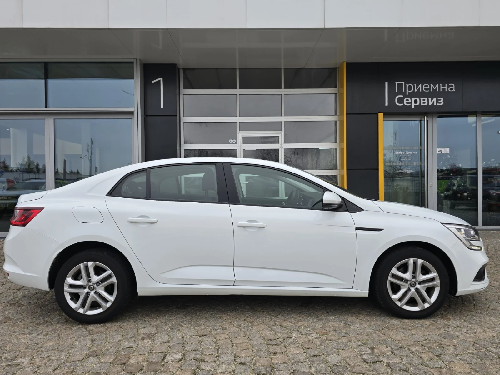 Renault Megane 1.3TCe 140 к.с./Life - изображение 4