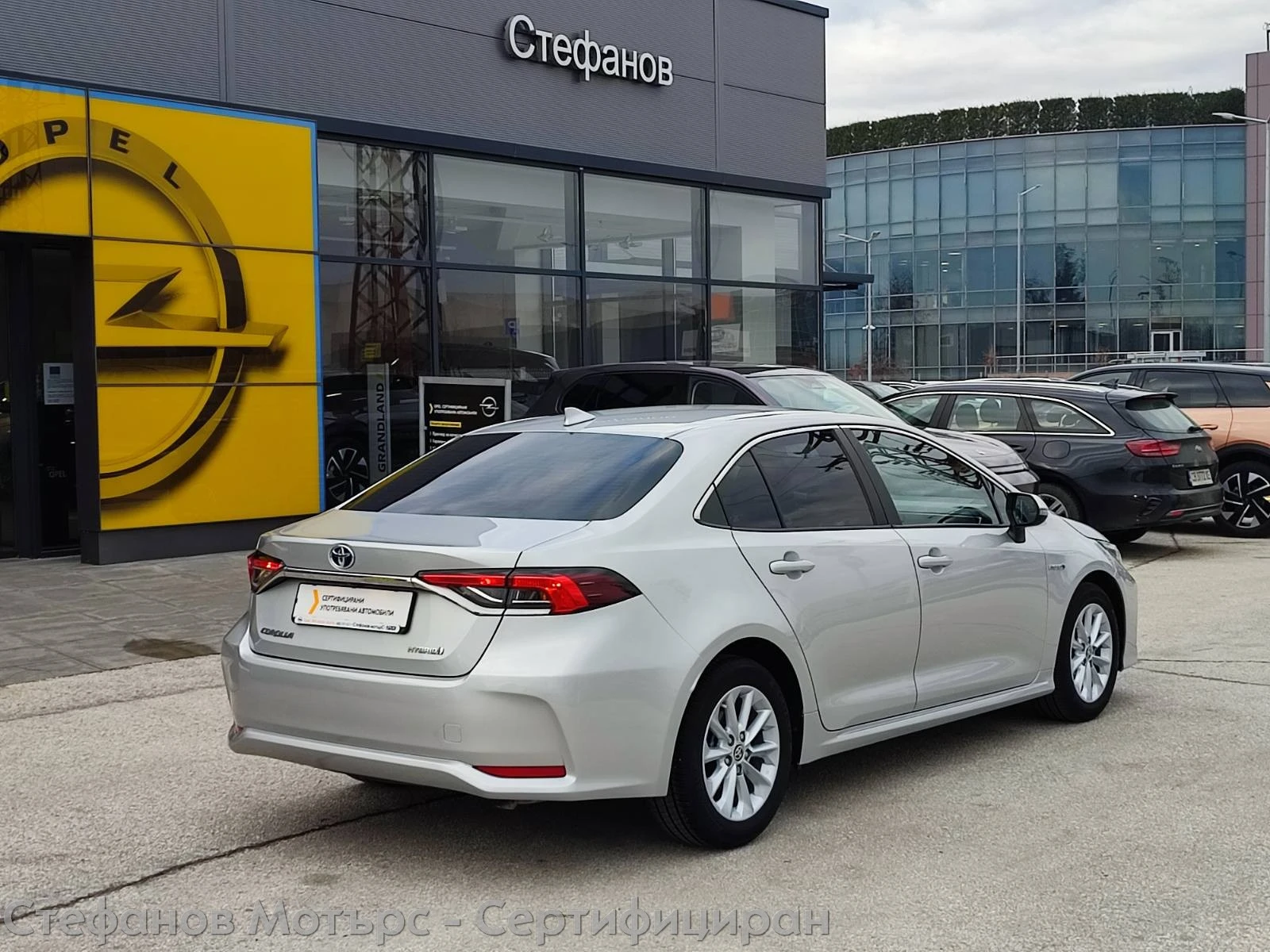 Toyota Corolla Executive 1.8 Hybrid (122hp) AT - изображение 8
