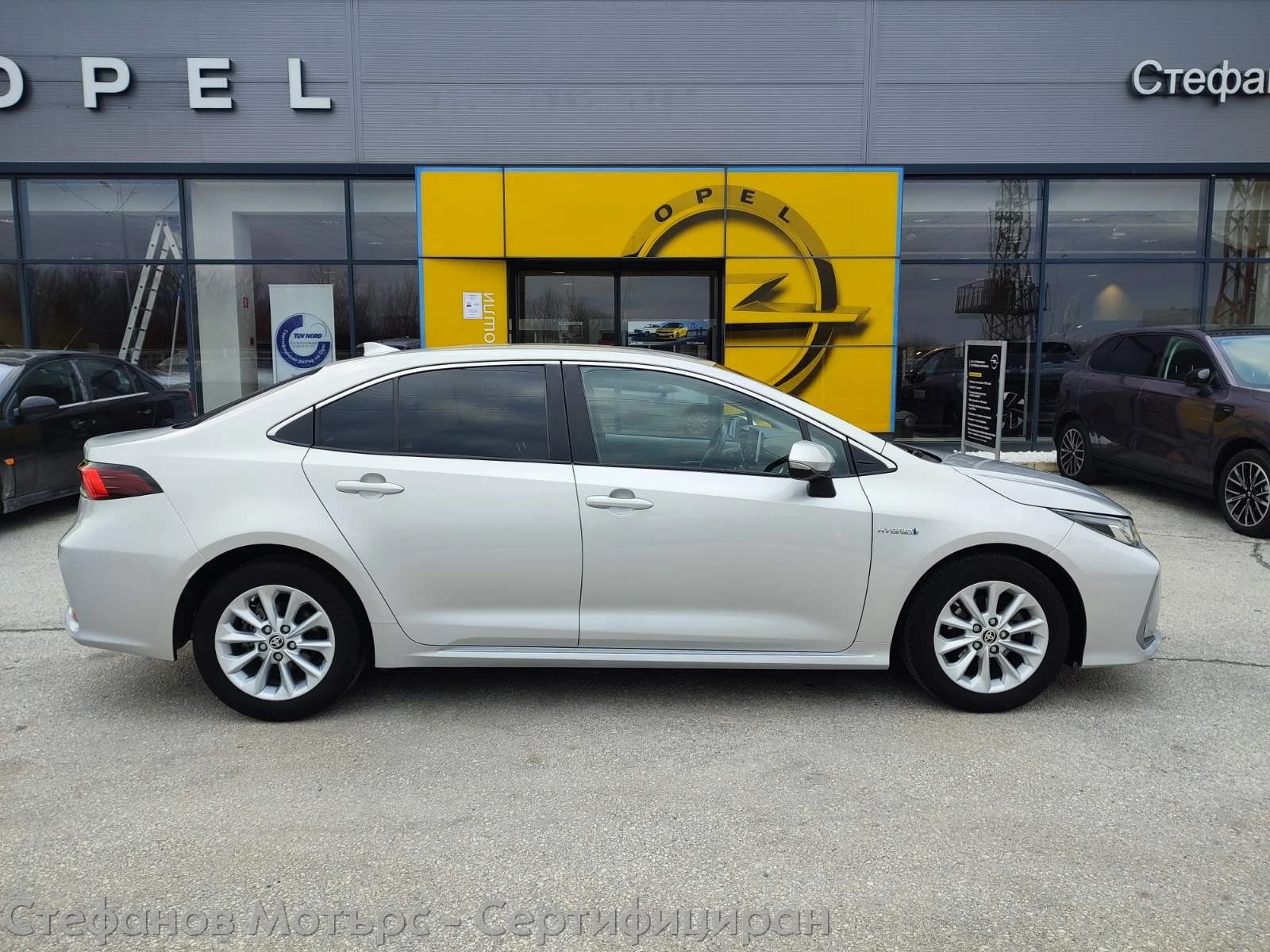 Toyota Corolla Executive 1.8 Hybrid (122hp) AT - изображение 5