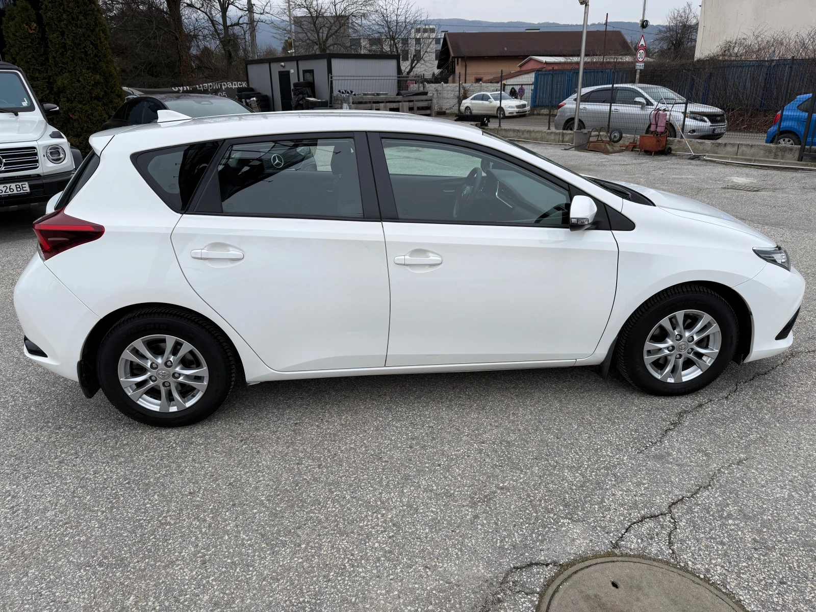 Toyota Auris  - изображение 5