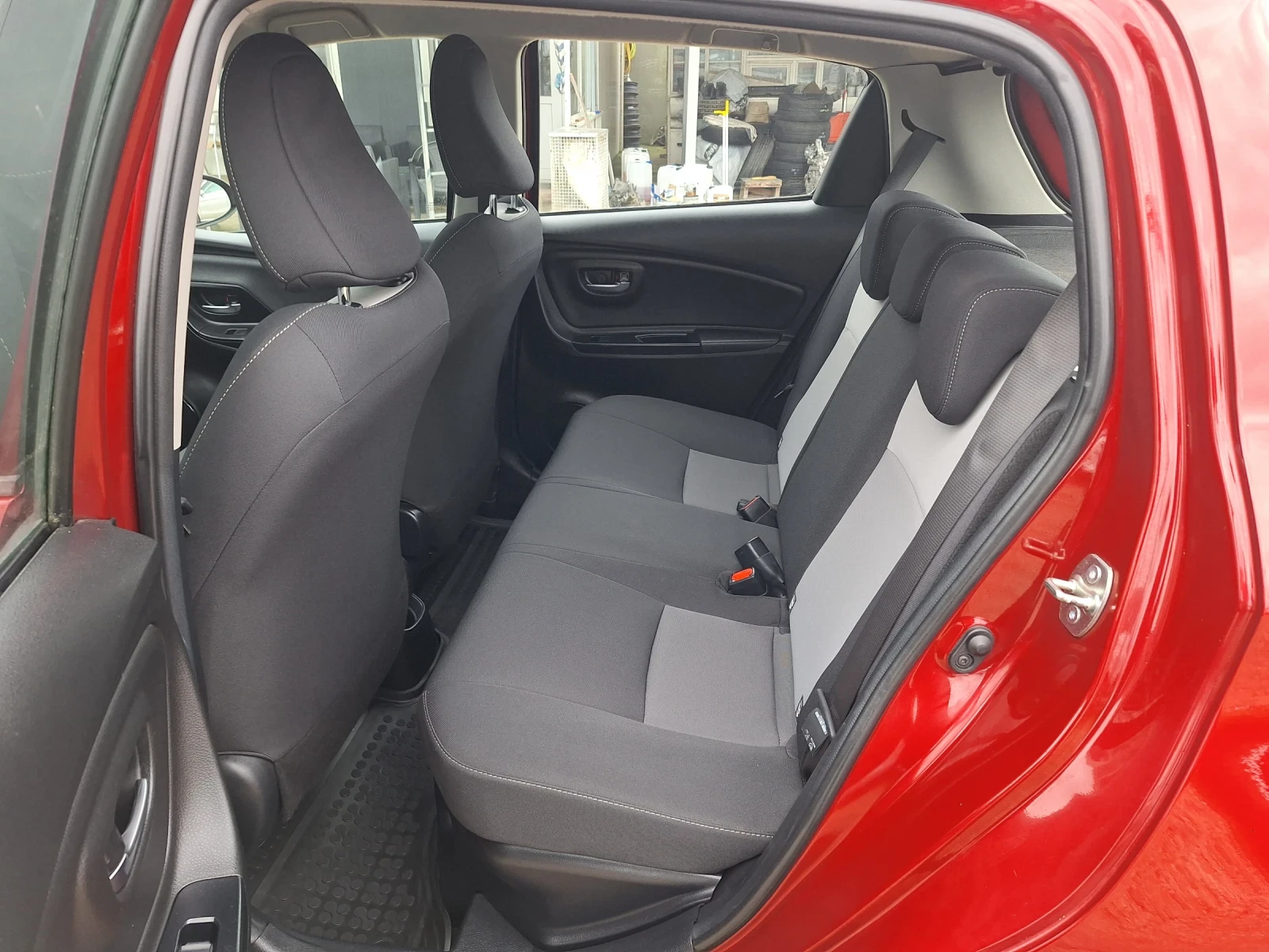 Toyota Yaris 1.5 hybrid | Mobile.bg � ����������� 12