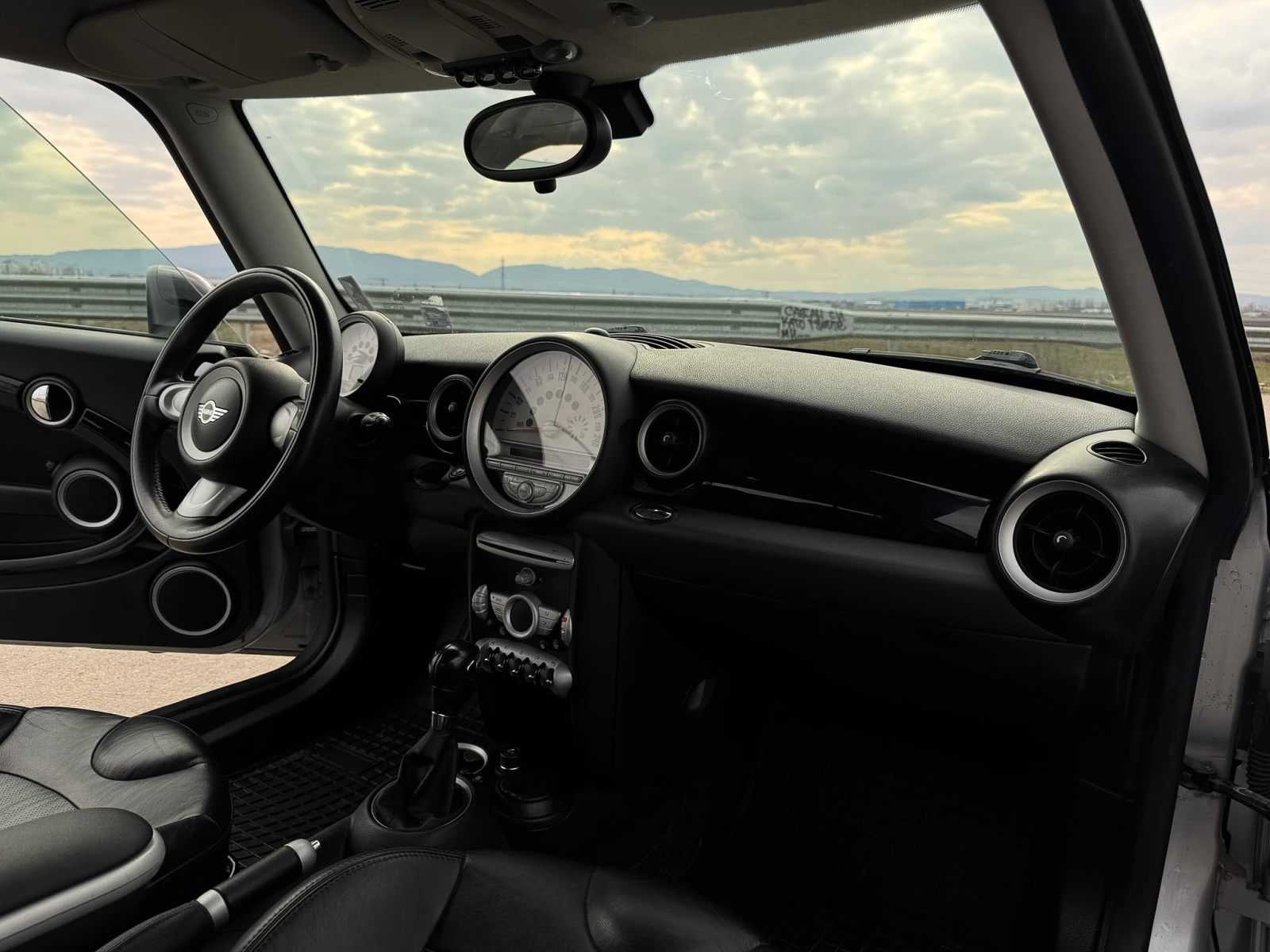 Mini Cooper 1.6 120 к.с. Automatic / 2ри собственик /, снимка 16 - Автомобили и джипове - 53788652