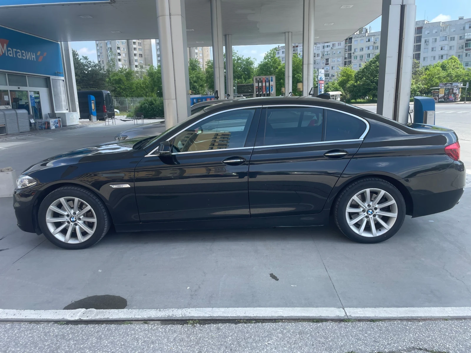 BMW 530 Луксори изпълнение, снимка 2 - Автомобили и джипове - 54508332