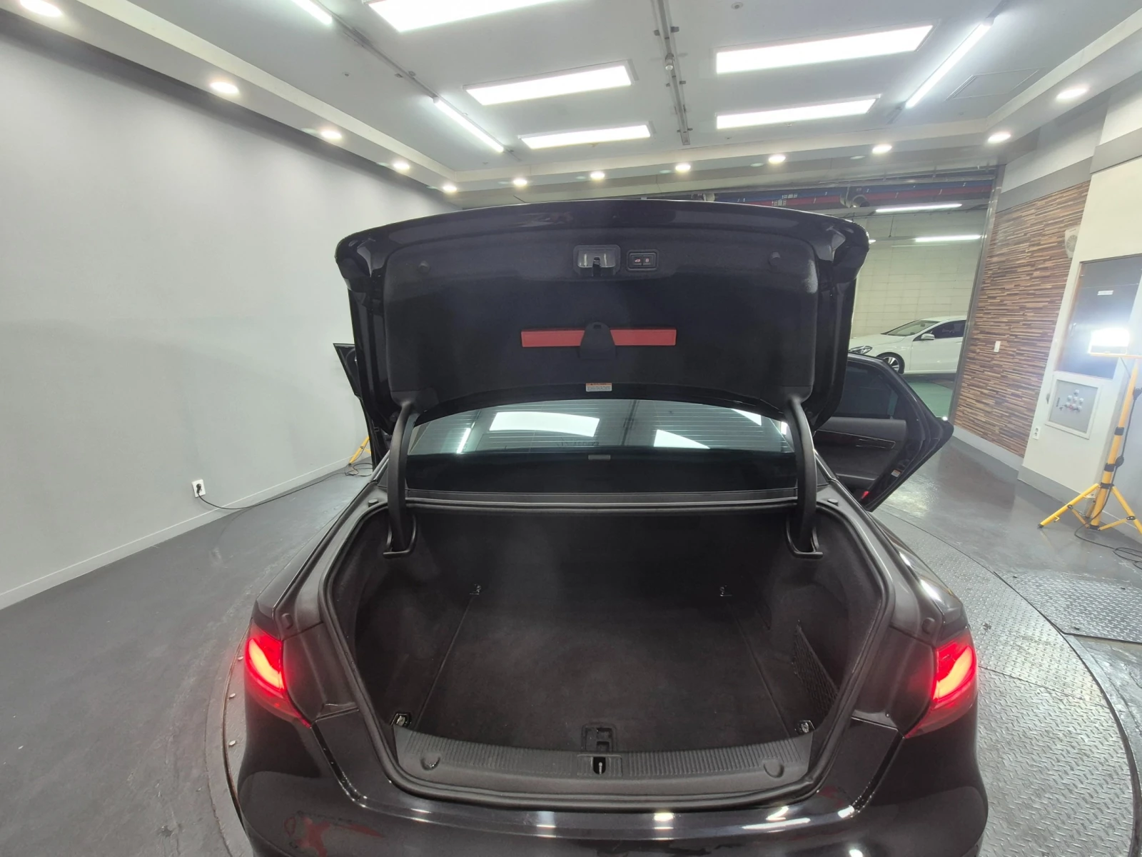Audi A8 * TDI* QUATTRO* Camera* Keyless* АВТОКРЕДИТ, снимка 5 - Автомобили и джипове - 54582469