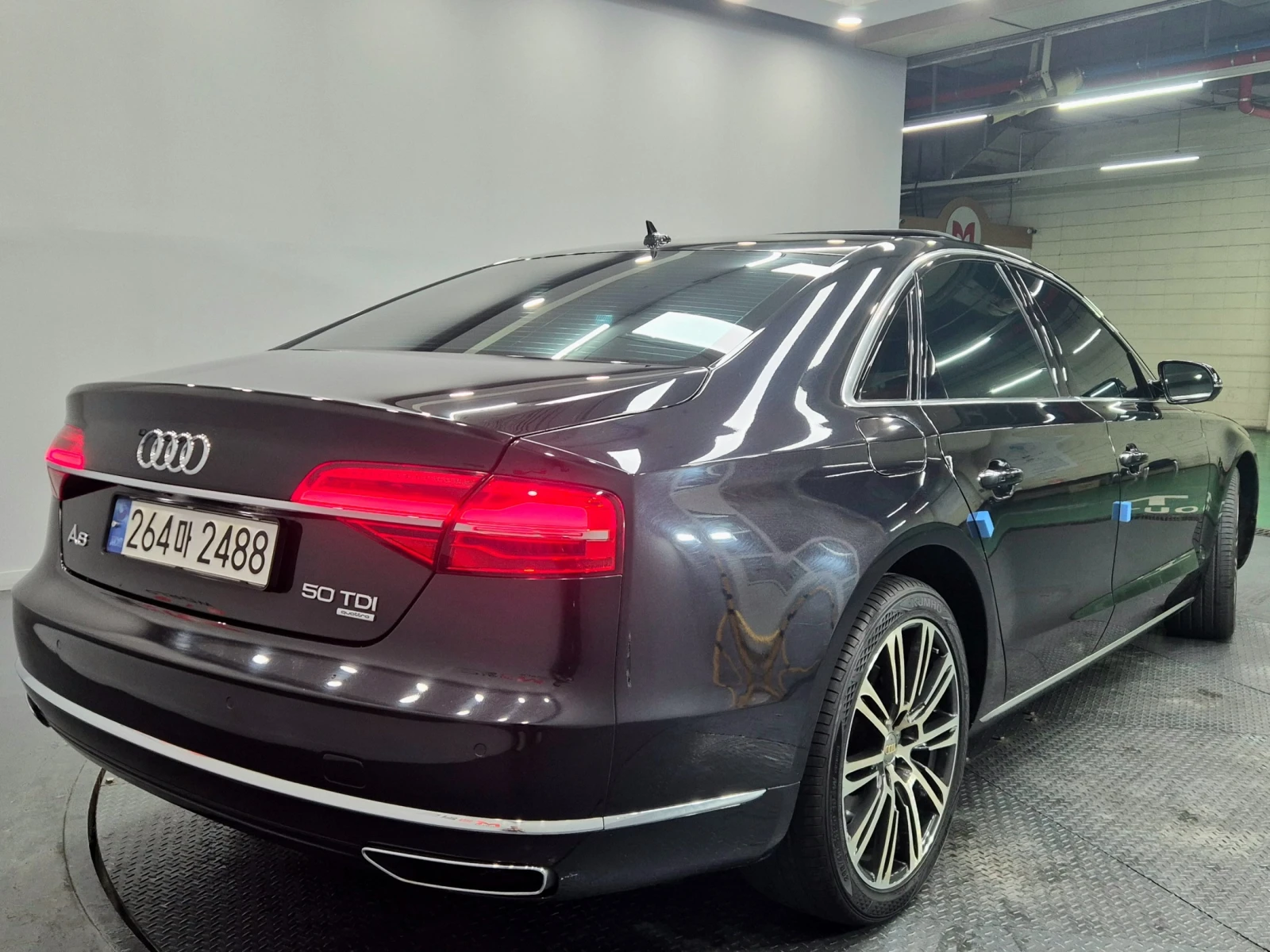 Audi A8 * TDI* QUATTRO* Camera* Keyless* АВТОКРЕДИТ, снимка 3 - Автомобили и джипове - 54582469