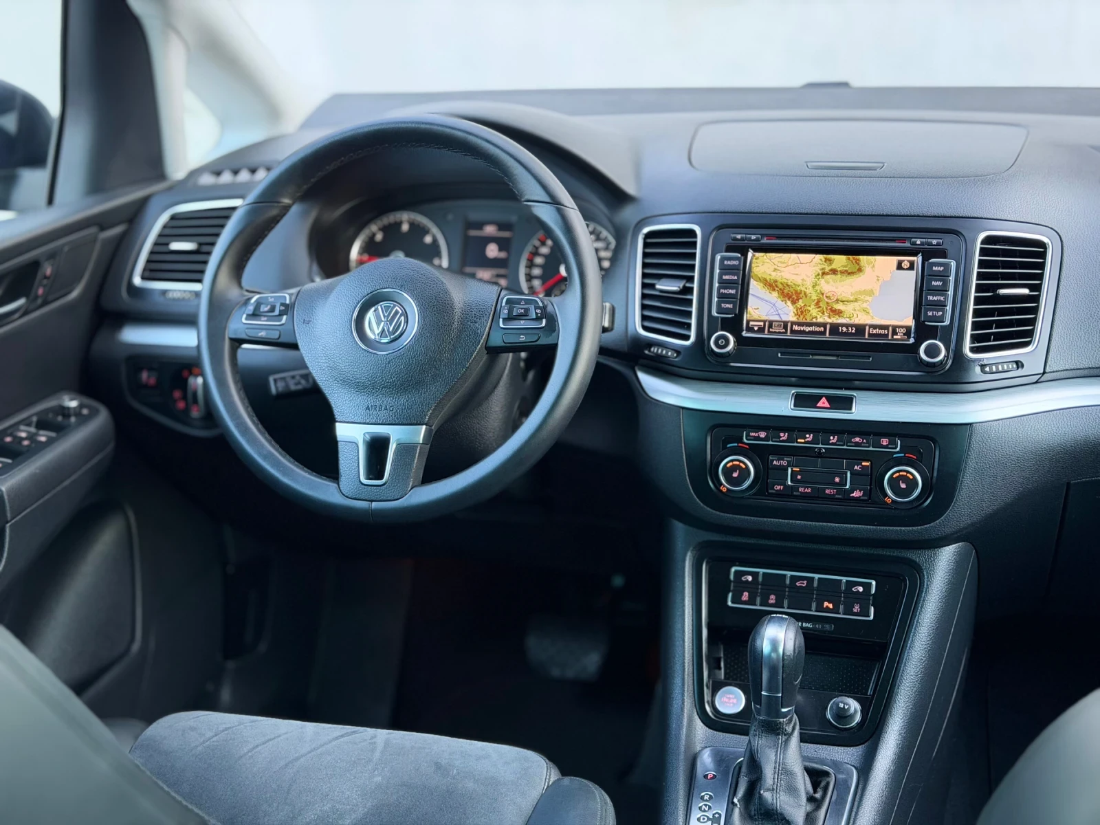 VW Sharan 2.0TDi~170hp~DSG, снимка 11 - Автомобили и джипове - 55411190