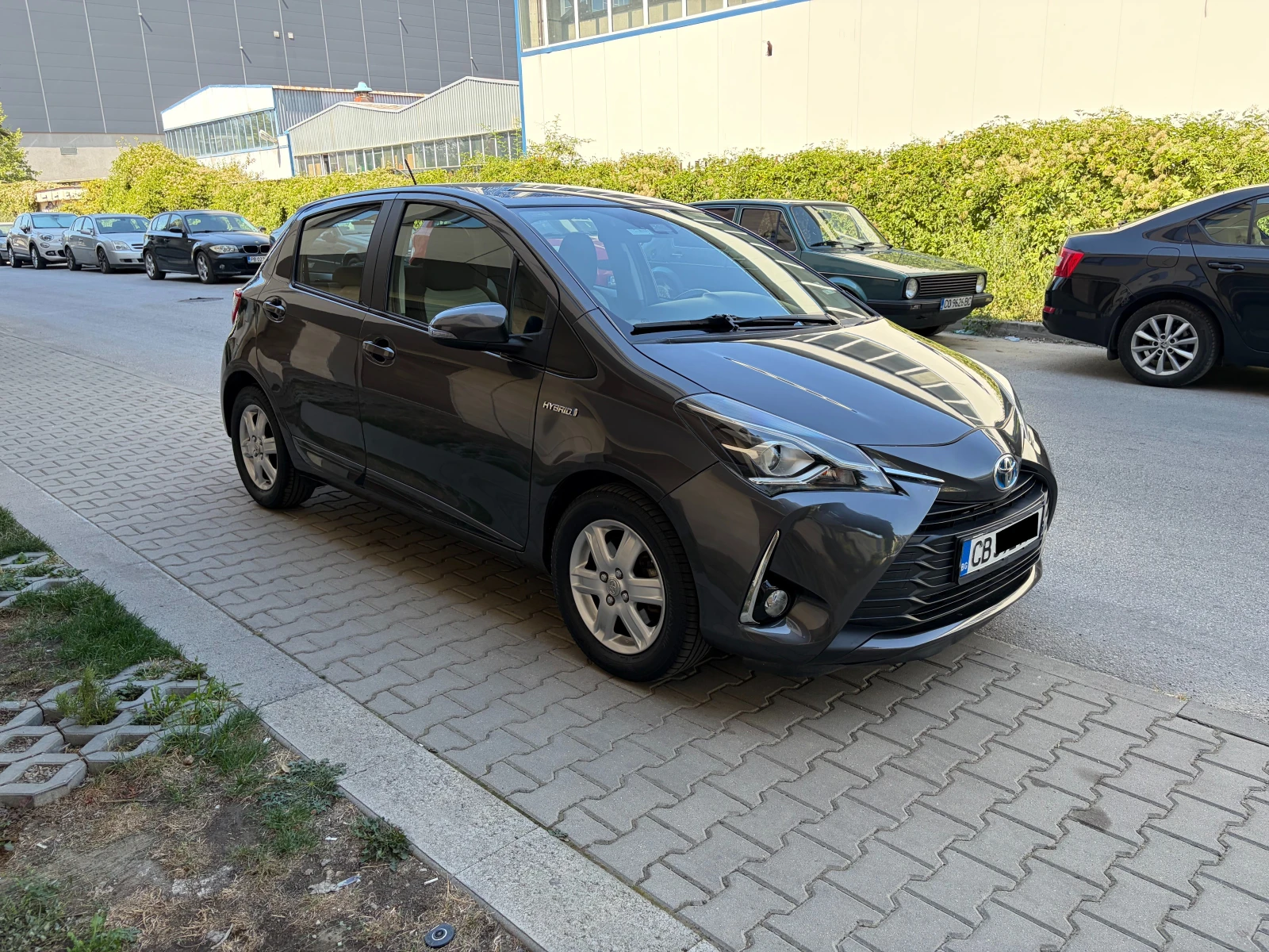 Toyota Yaris 1.5 VVT-i Hybrid e-CVT Facelift- в Гаранция, снимка 2 - Автомобили и джипове - 55747556