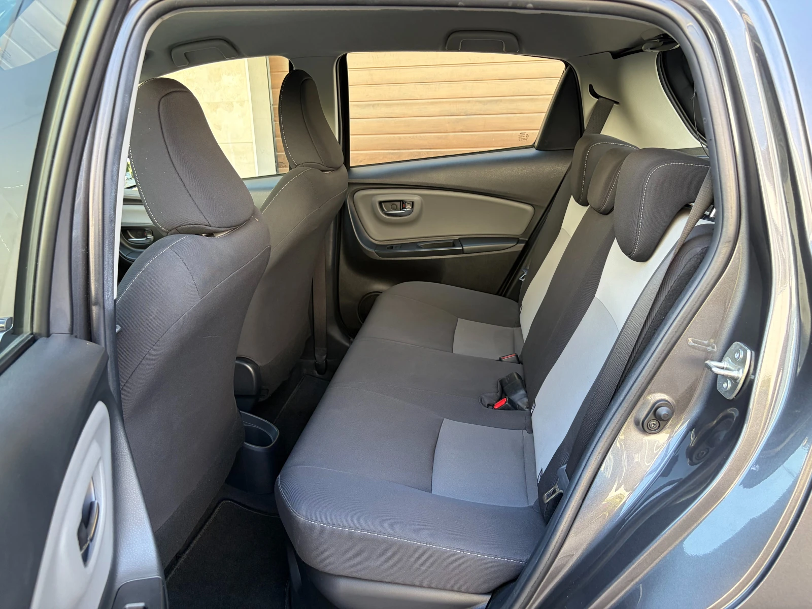 Toyota Yaris 1.5 VVT-i Hybrid e-CVT Facelift- в Гаранция, снимка 13 - Автомобили и джипове - 55747556