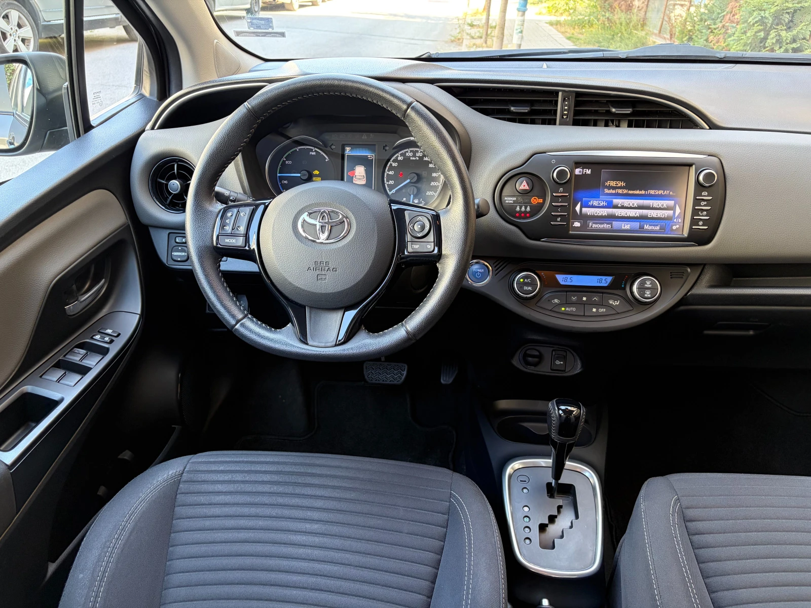 Toyota Yaris 1.5 VVT-i Hybrid e-CVT Facelift- в Гаранция, снимка 7 - Автомобили и джипове - 55747556