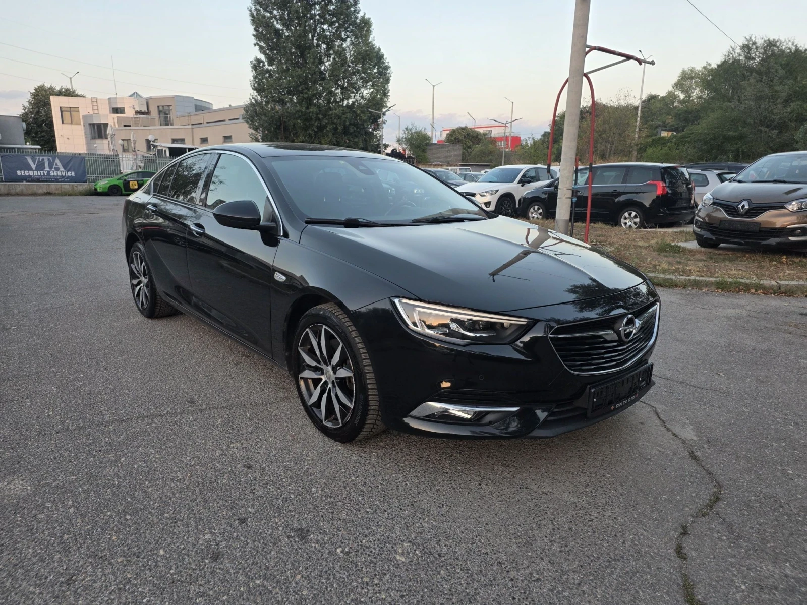 Opel Insignia 2.0CDTI/GRAND SPORT/LED/KEYLESS, снимка 2 - Автомобили и джипове - 55849361
