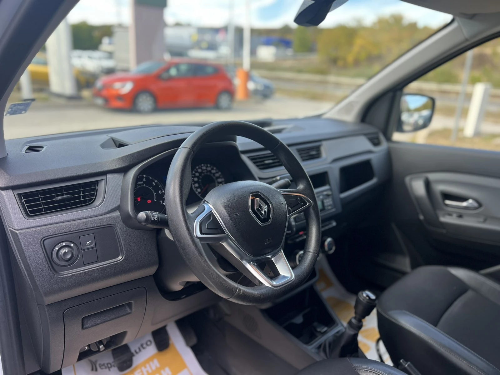 Renault Express 1.5 Blue dCi / 75 к.с., снимка 9 - Автомобили и джипове - 56394218