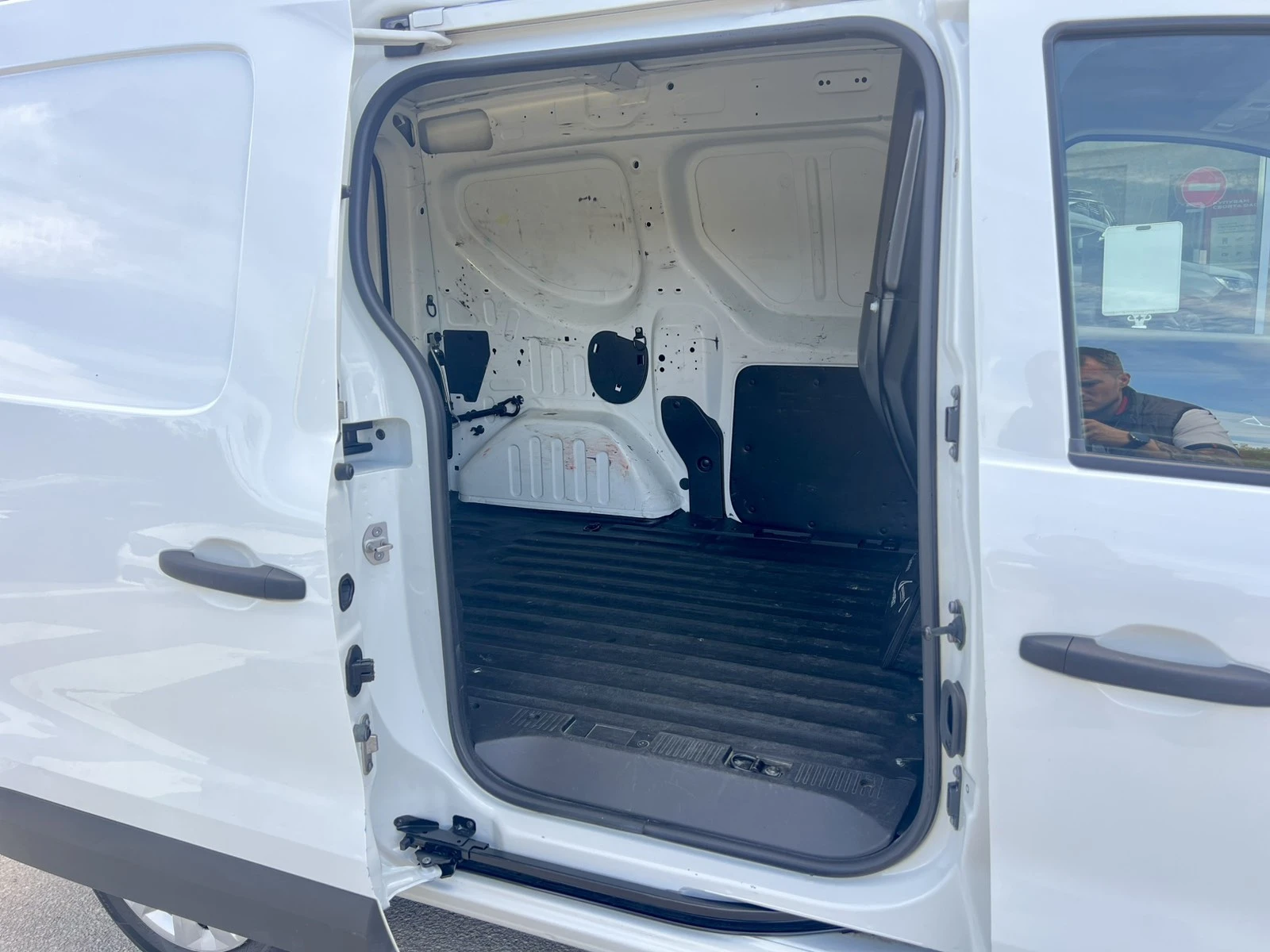 Renault Express 1.5 Blue dCi / 75 к.с., снимка 15 - Автомобили и джипове - 56394218