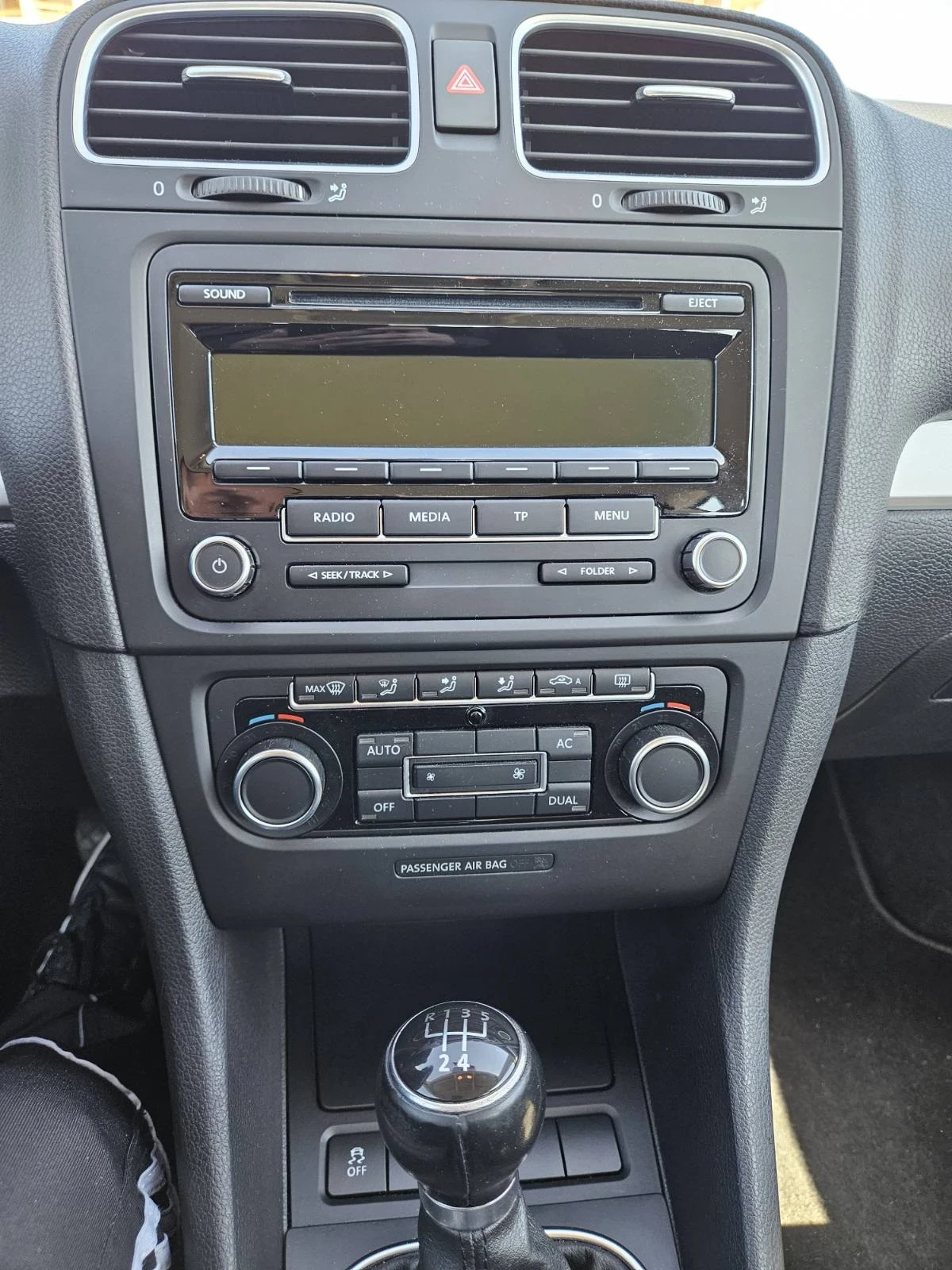 VW Golf 1.6 TDI, снимка 9 - Автомобили и джипове - 56481462