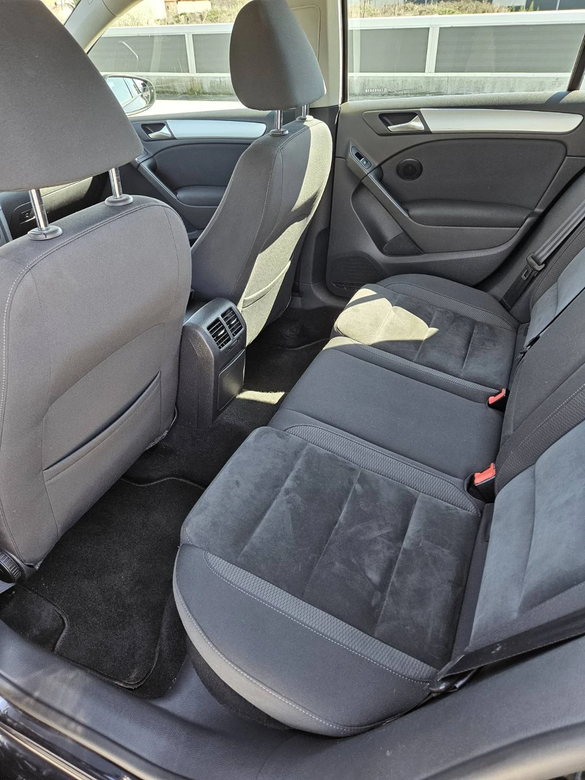 VW Golf 1.6 TDI, снимка 7 - Автомобили и джипове - 56481462