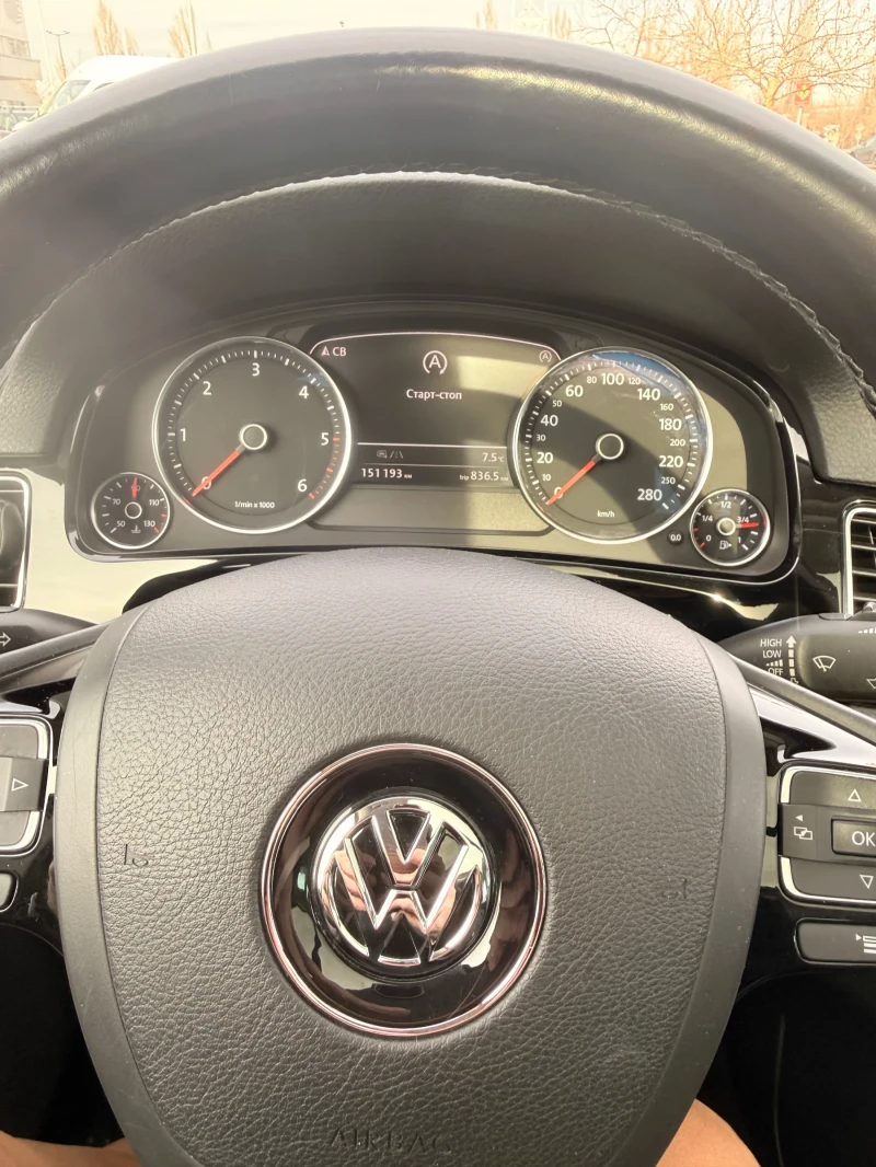 VW Touareg, снимка 8 - Автомобили и джипове - 53539020