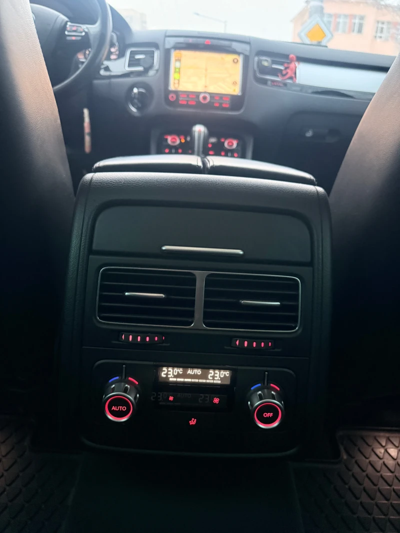 VW Touareg, снимка 10 - Автомобили и джипове - 53539020