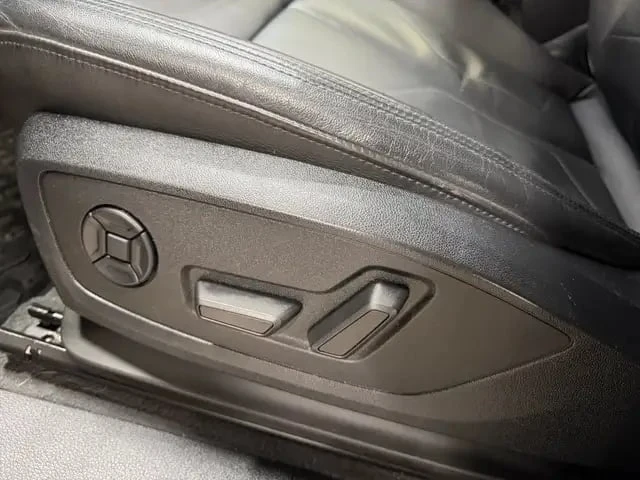 Audi Q3 * Komfort * Quattro AWD * Панорама* Кожен салон * , снимка 15 - Автомобили и джипове - 53272223