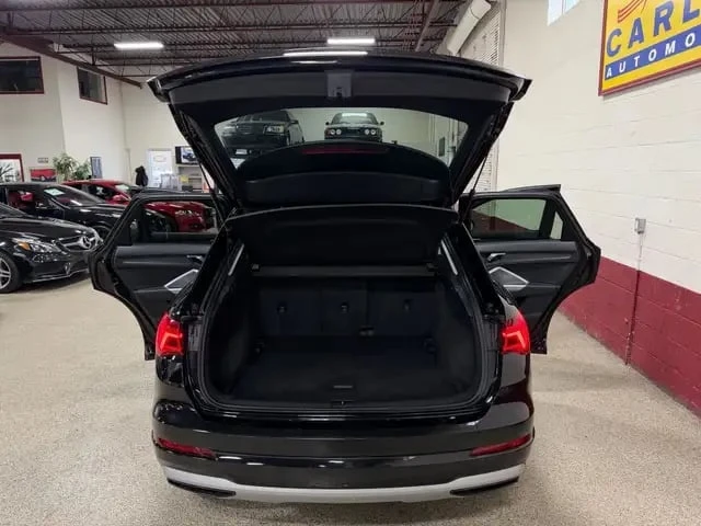 Audi Q3 * Komfort * Quattro AWD * Панорама* Кожен салон *  - изображение 9