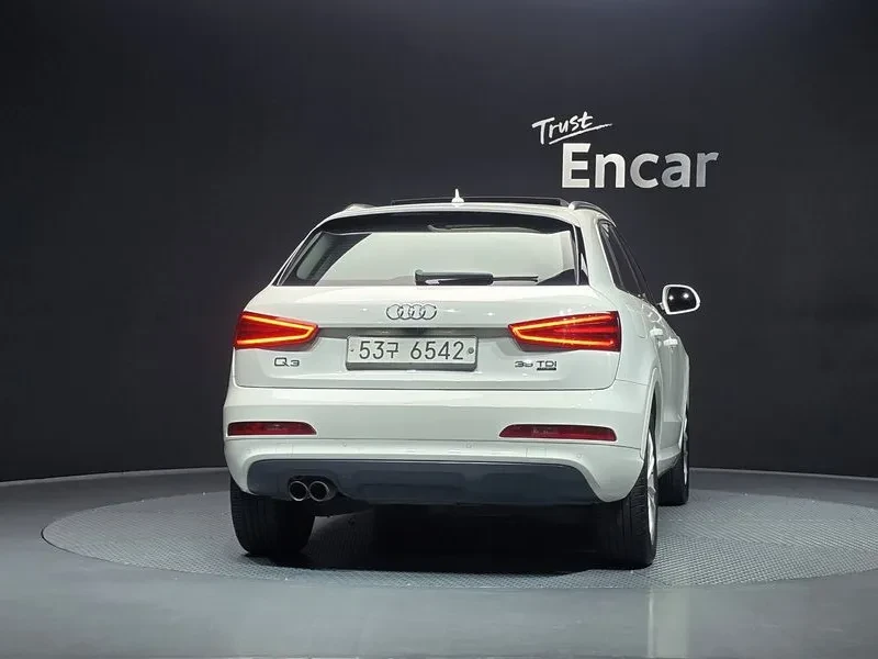 Audi Q3 2.0 TDI Quattro - САМО 30% АВАНС, снимка 8 - Автомобили и джипове - 56066419