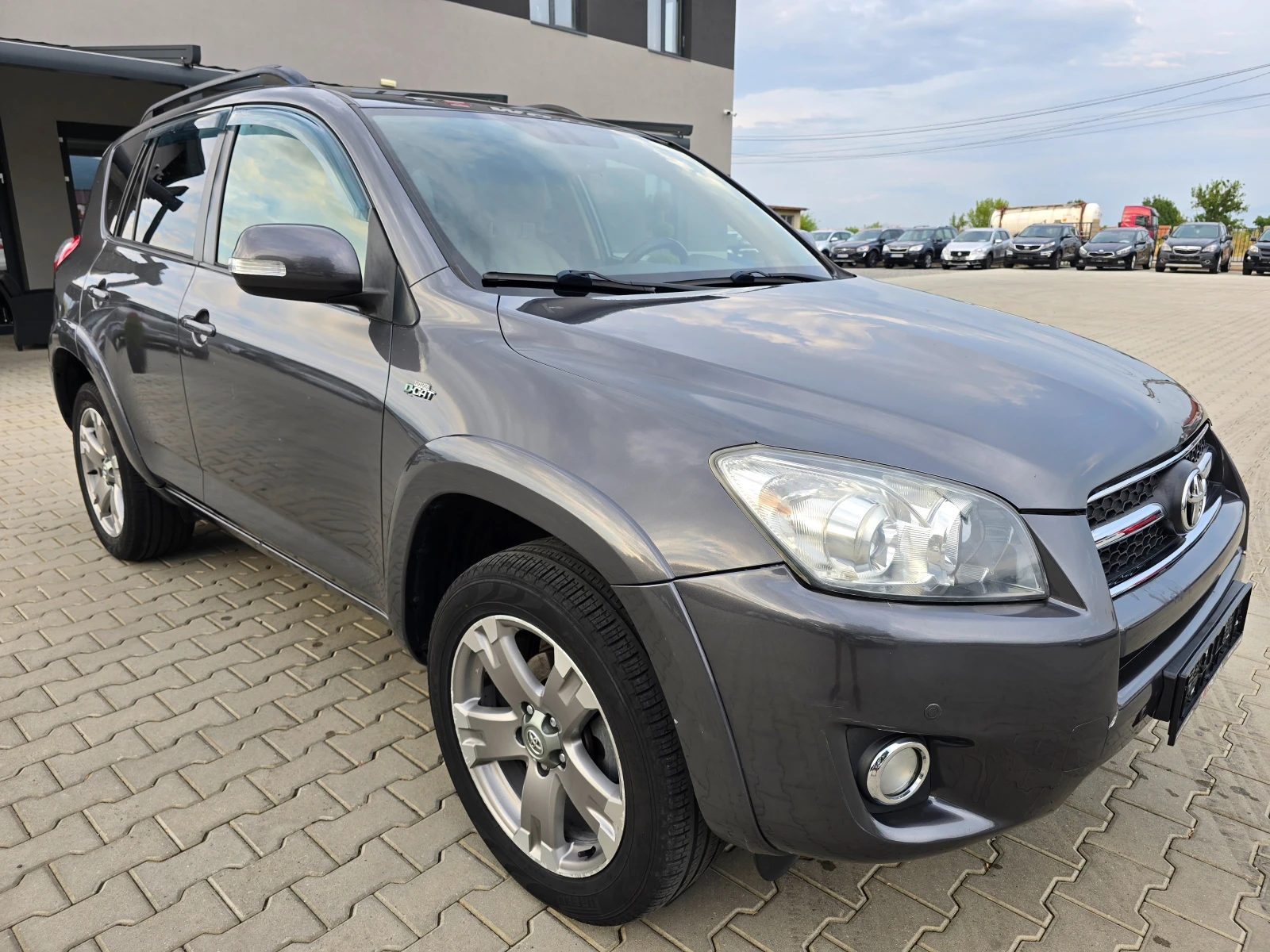 Toyota Rav4 2.2 D4d, Кожа, Подгрев, Камера, Keyless! - изображение 3