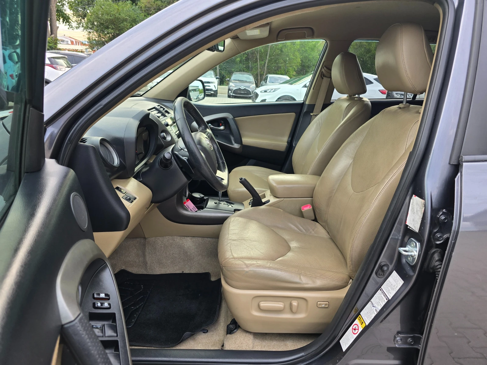 Toyota Rav4 2.2 D4d, Кожа, Подгрев, Камера, Keyless! - изображение 10