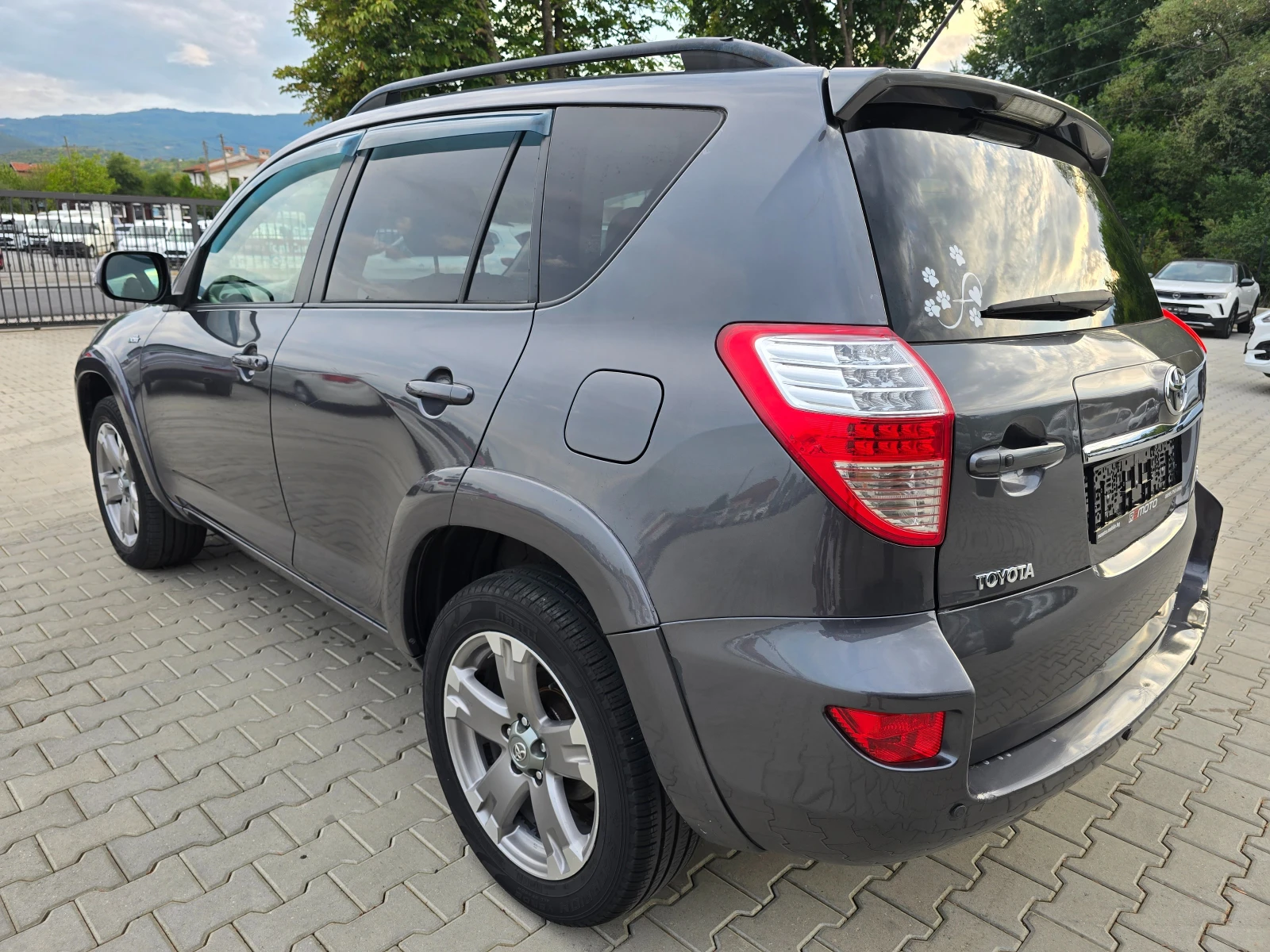 Toyota Rav4 2.2 D4d, Кожа, Подгрев, Камера, Keyless! - изображение 7