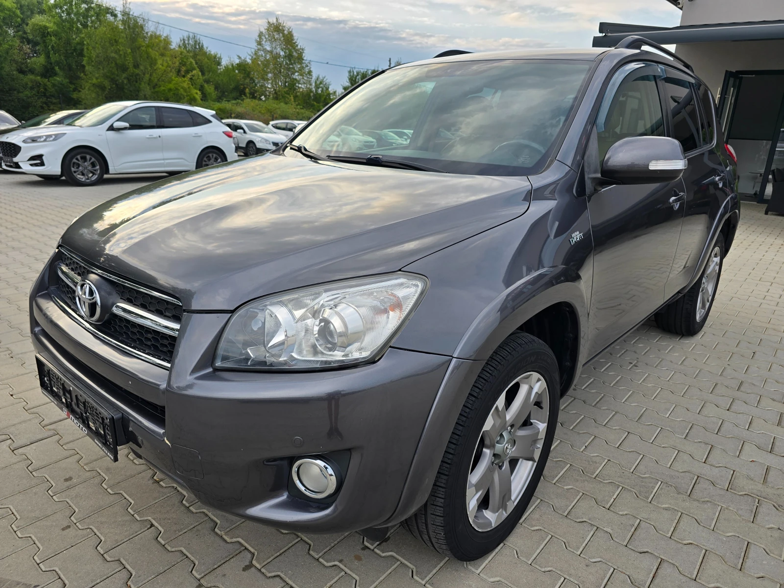 Toyota Rav4 2.2 D4d, Кожа, Подгрев, Камера, Keyless! - изображение 8