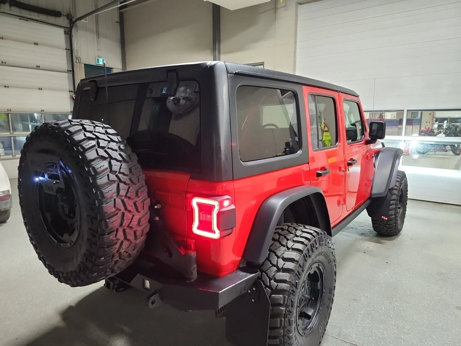 Jeep Wrangler 4XE UNLIMITED RUBICON * CARFAX * * АВТО КРЕДИТ * * - изображение 3