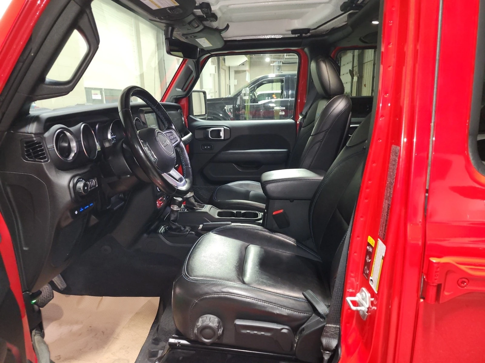 Jeep Wrangler 4XE UNLIMITED RUBICON * CARFAX * * АВТО КРЕДИТ * * - изображение 6