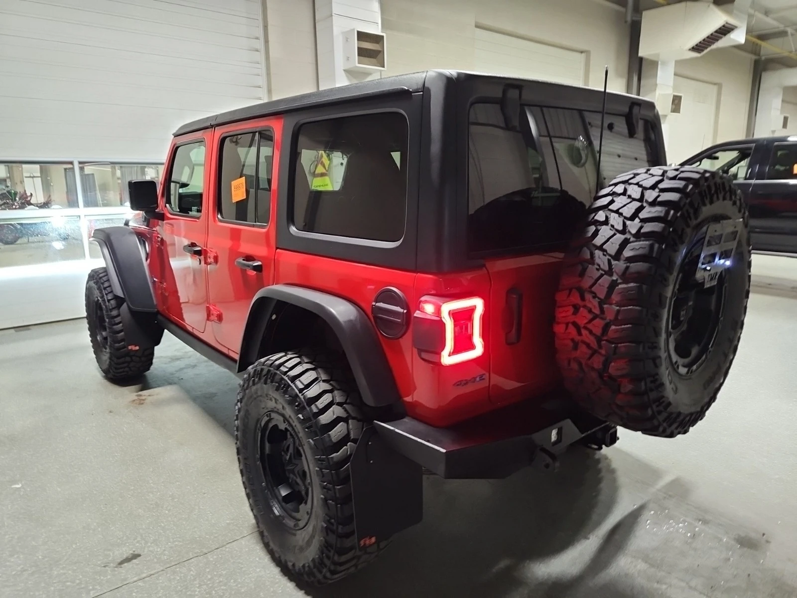 Jeep Wrangler 4XE UNLIMITED RUBICON * CARFAX * * АВТО КРЕДИТ * * - изображение 4