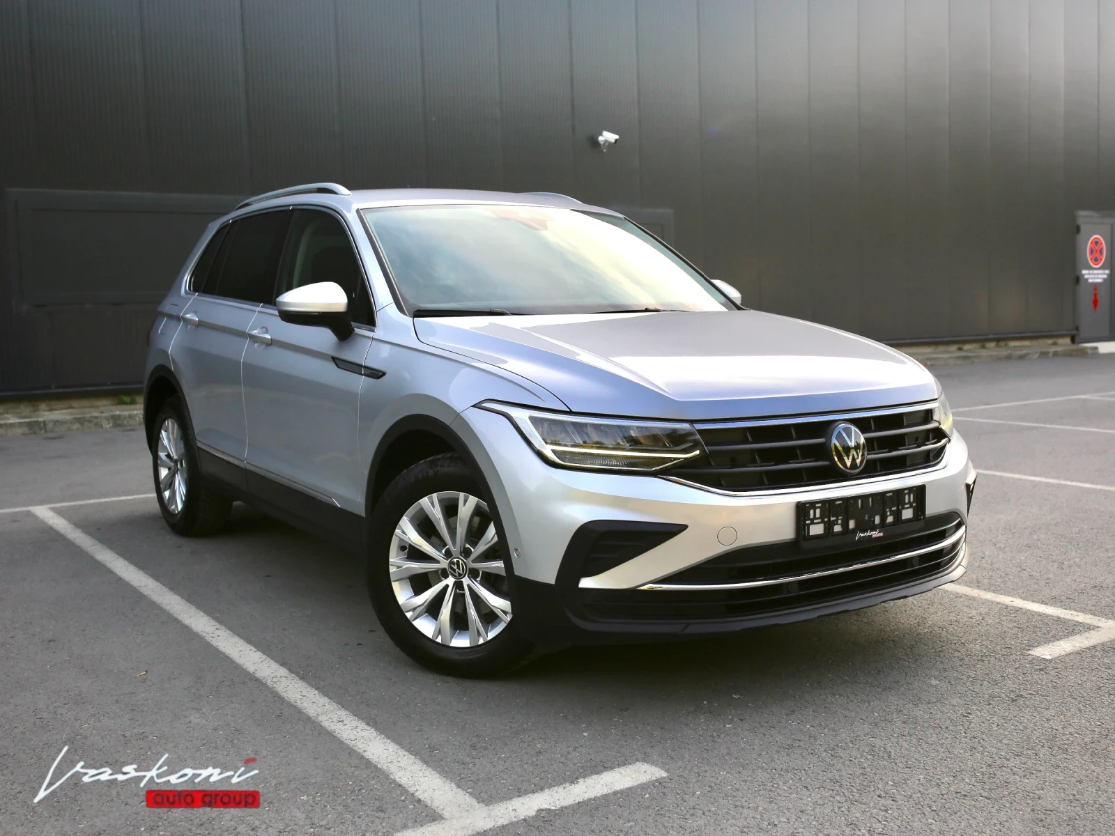 VW Tiguan 2.0 TDI Highline, снимка 2 - Автомобили и джипове - 56431312