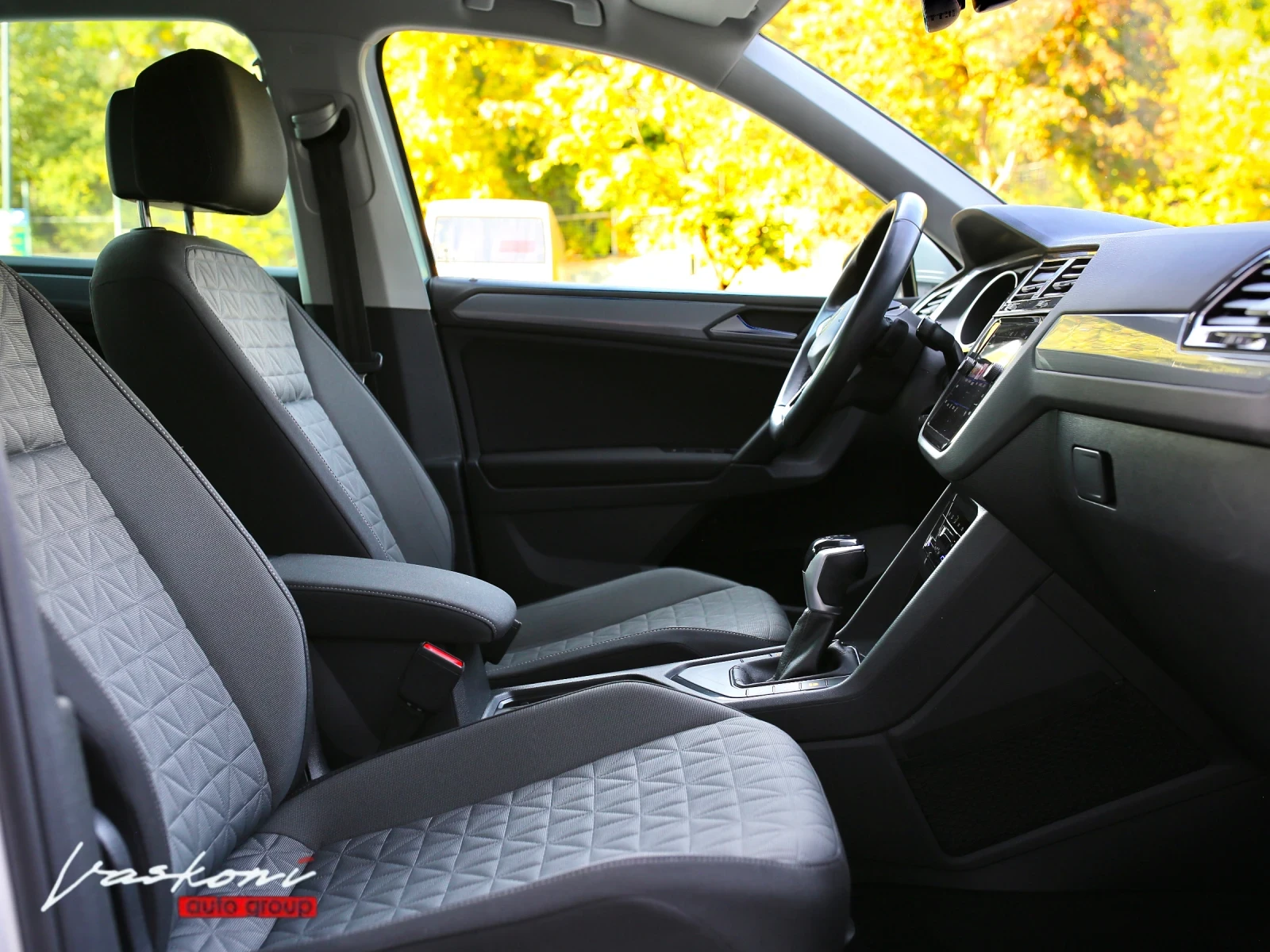 VW Tiguan 2.0 TDI Highline, снимка 12 - Автомобили и джипове - 56431312