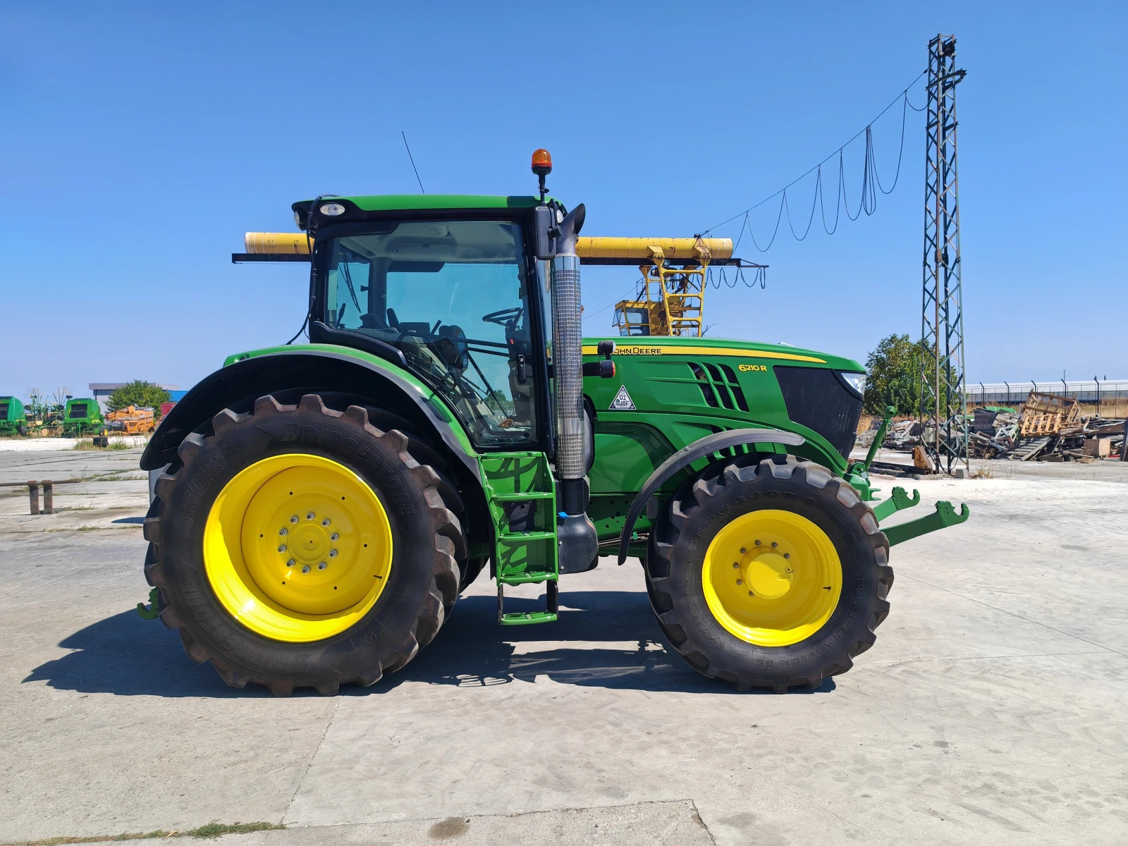 Трактор John Deere 6210R лизинг с първоначална вноска 20 %