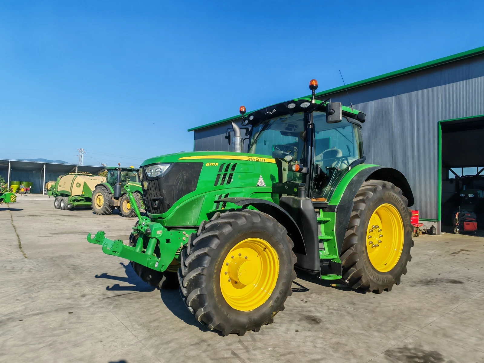 Трактор John Deere 6210R лизинг с първоначална вноска 20 %, снимка 4 - Селскостопанска техника - 55062803