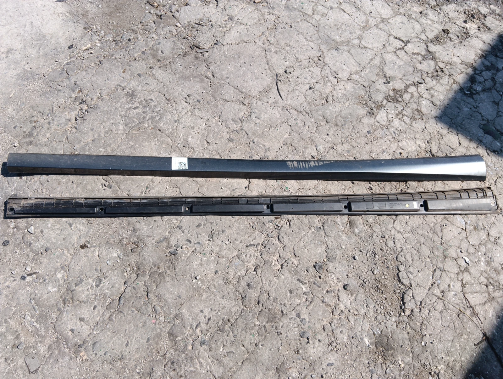 праг ДЕСЕН  с държач ТЪМНО СИВ s-line 8V4853860 8V4854536 Audi A3