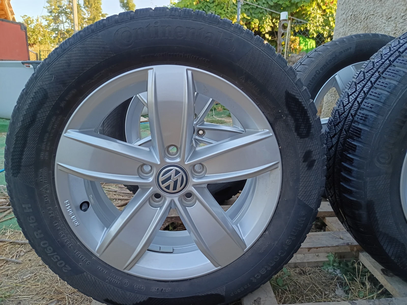 Гуми с джанти Continental 205/60R16, снимка 2 - Гуми и джанти - 55694258