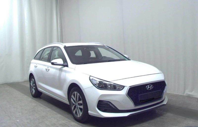 Hyundai I30 1.6CRDI Комби Камера ЛИЗИНГ, снимка 2 - Автомобили и джипове - 47472834