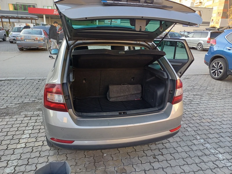 Skoda Rapid, снимка 8 - Автомобили и джипове - 48575359