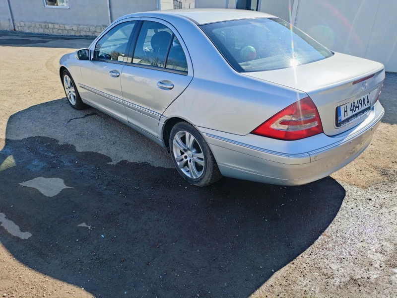 Mercedes-Benz C 220 2.2CDI, снимка 3 - Автомобили и джипове - 49421485