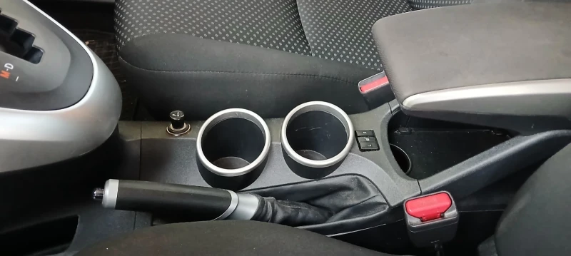 Toyota Verso 1.8, снимка 10 - Автомобили и джипове - 52267565