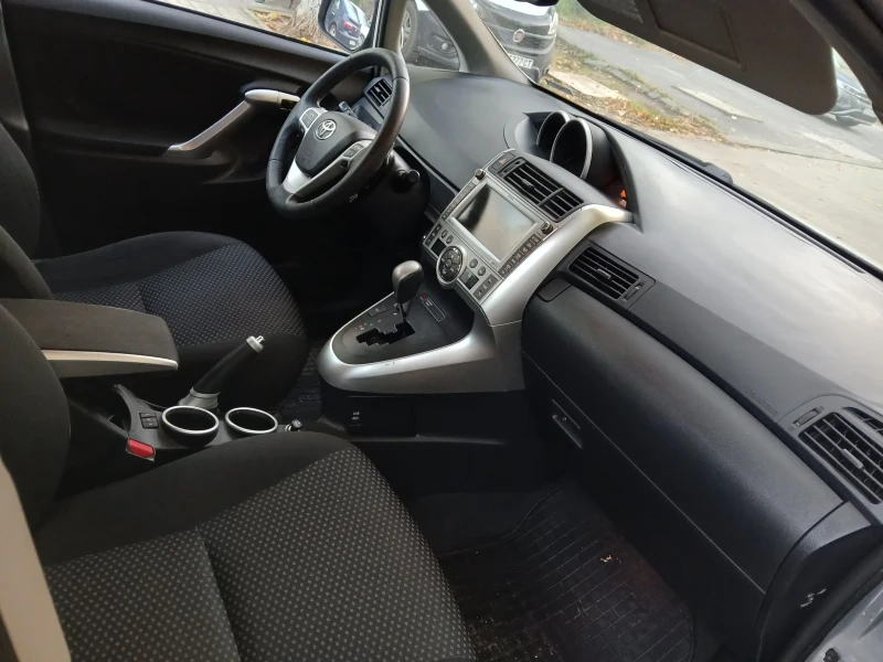 Toyota Verso 1.8, снимка 6 - Автомобили и джипове - 52267565