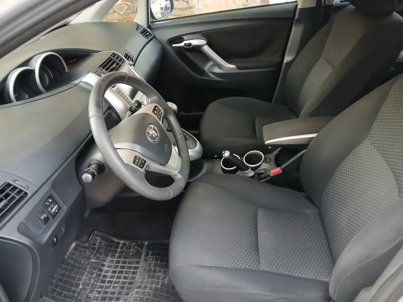 Toyota Verso 1.8, снимка 5 - Автомобили и джипове - 52267565