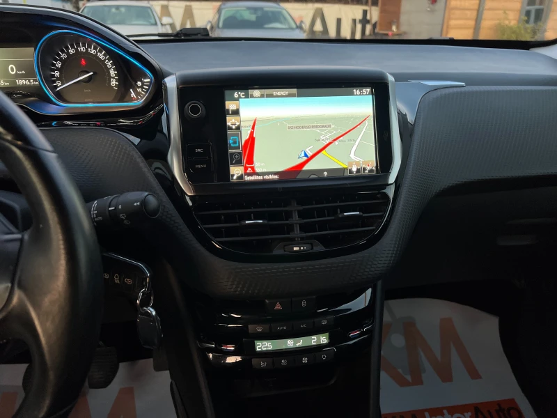 Peugeot 2008 1.2 PureTech 130к.с./ALLURE/NAVI/РЕАЛЕН ПРОБЕГ    , снимка 15 - Автомобили и джипове - 52711910