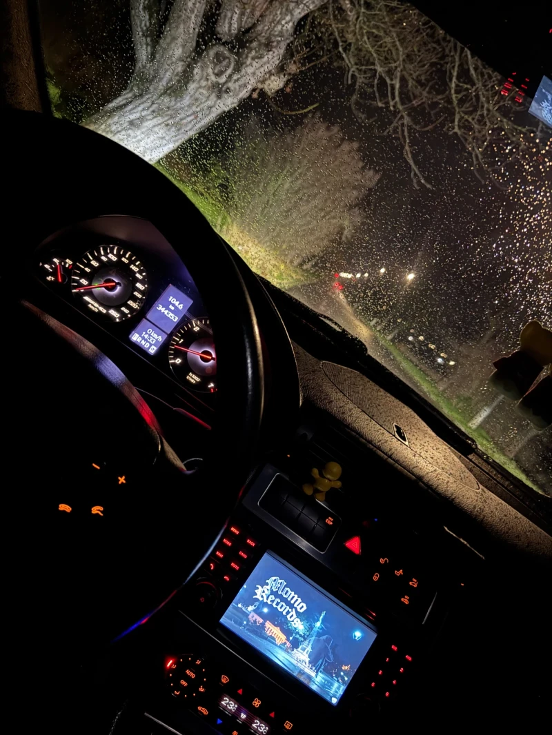 Mercedes-Benz C 320, снимка 14 - Автомобили и джипове - 52967027