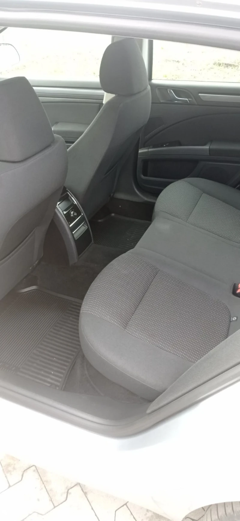 Skoda Superb 1.8 TSI, снимка 9 - Автомобили и джипове - 53566526