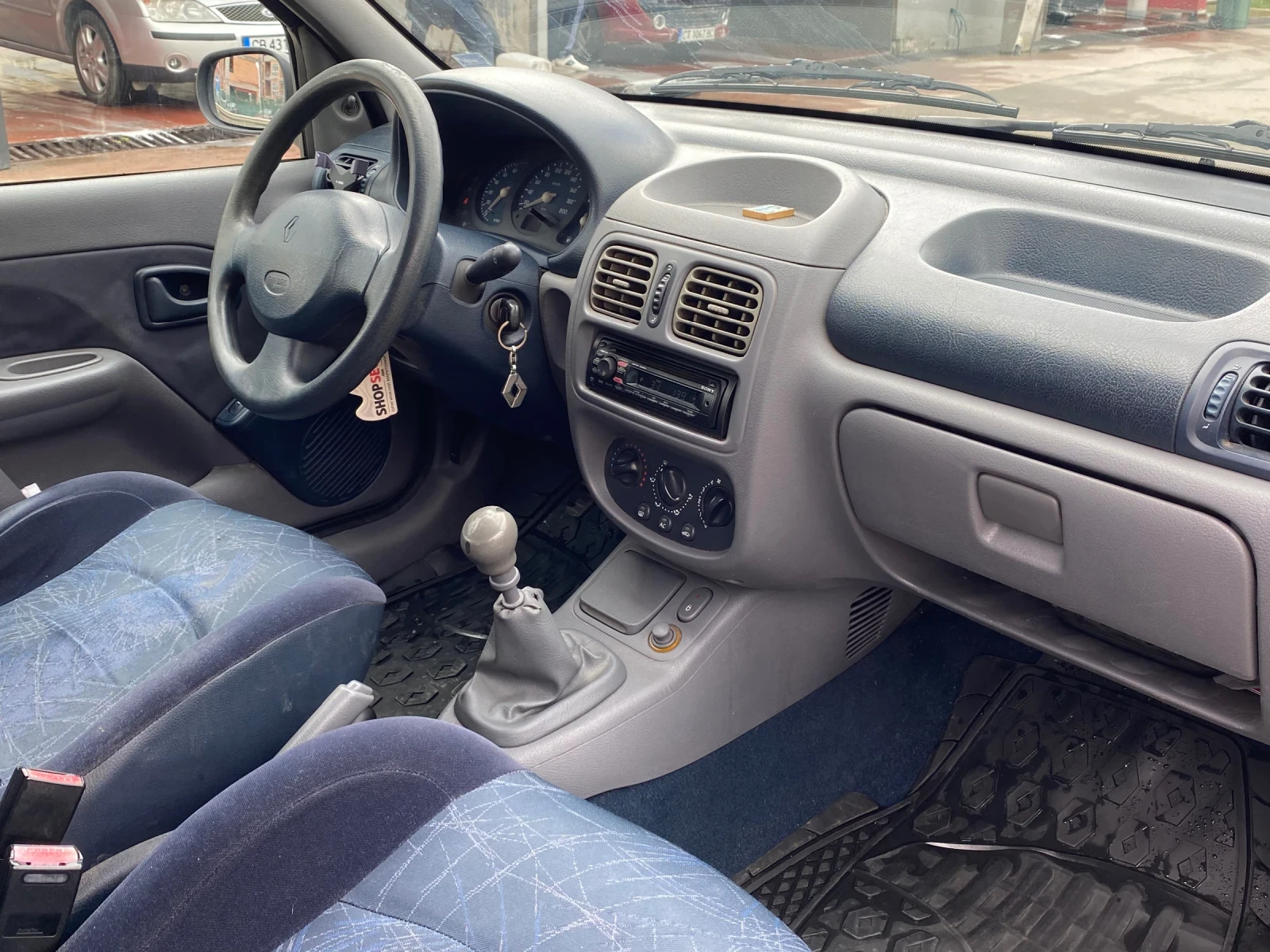 Renault Clio 1.6 Газ/Бензин, снимка 5 - Автомобили и джипове - 53728468
